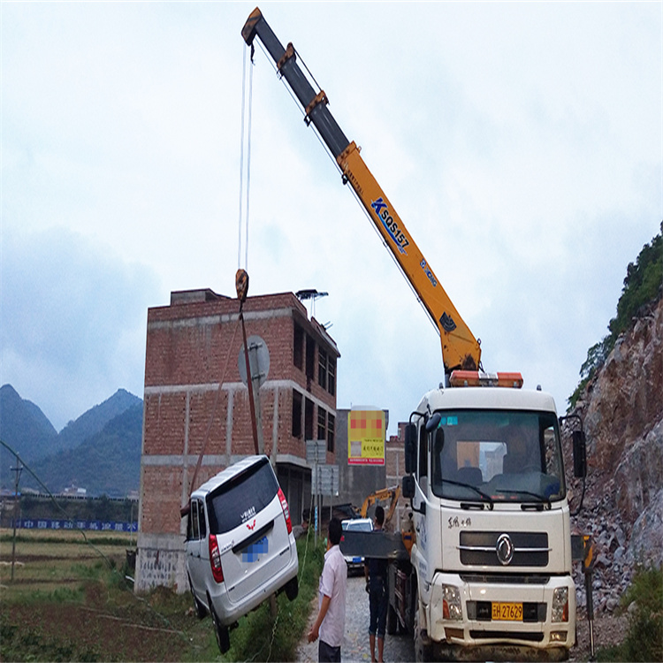 三门峡道路交通事故救援吊装案例